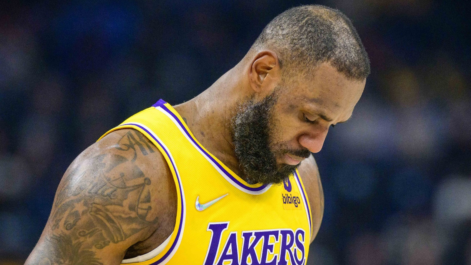 LeBron James pide perdón por la desastrosa campaña de los Lakers